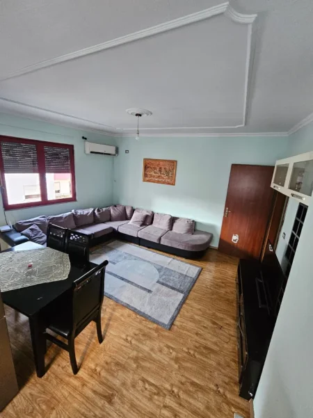 Tirane, jepet me qera apartament 2+1+Ballkon Kati 6, 90 m² 530 € (Pallatet Çabej, Misto Mame, Tiranë)