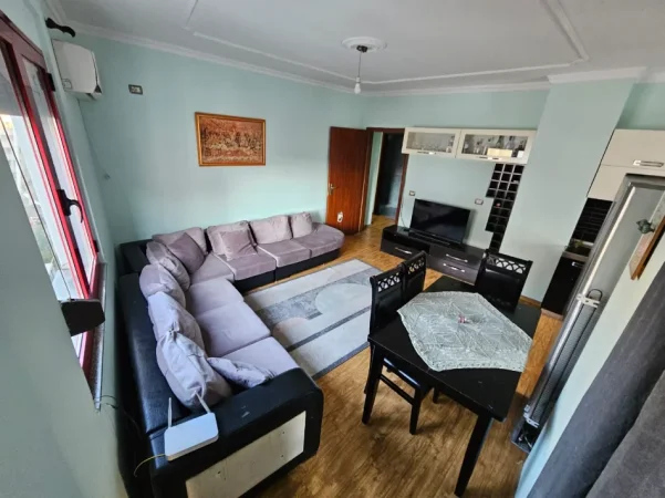 Tirane, jepet me qera apartament 2+1+Ballkon Kati 6, 90 m² 530 € (Pallatet Çabej, Misto Mame, Tiranë)