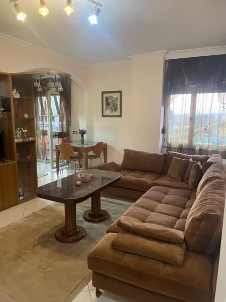 Tirane, jepet me qera apartament 2+1 Kati 7, 95 m² 750 € (Stacioni i Trenit tek Union Bank)
