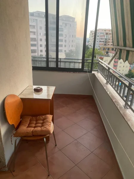 Tirane, jepet me qera apartament 2+1 Kati 7, 95 m² 750 € (Stacioni i Trenit tek Union Bank)
