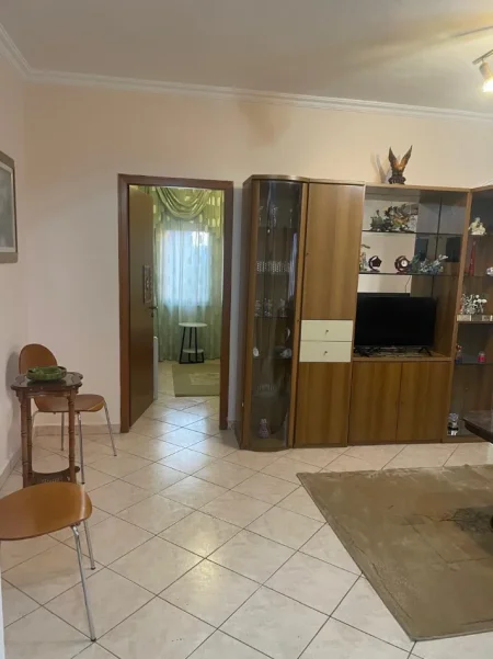 Tirane, jepet me qera apartament 2+1 Kati 7, 95 m² 750 € (Stacioni i Trenit tek Union Bank)