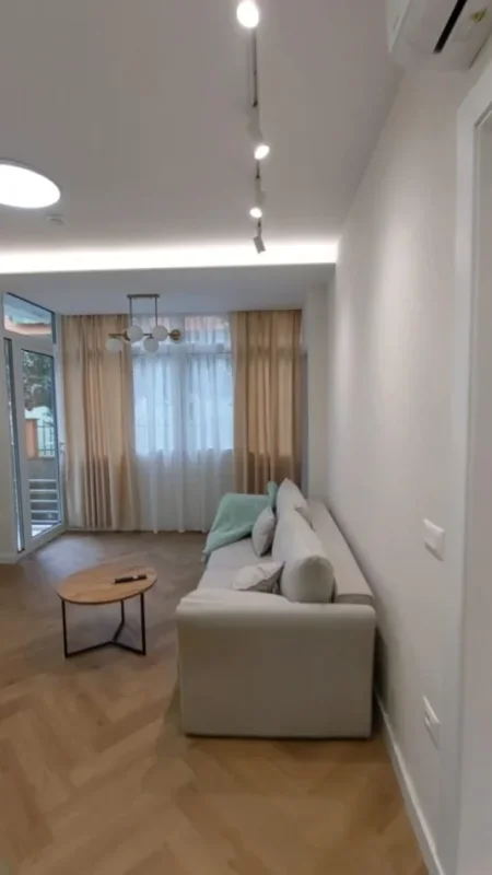 Tirane, jepet me qera apartament 1+1 Kati 1, 55 m² 500 € (Rruga 5 Maji)