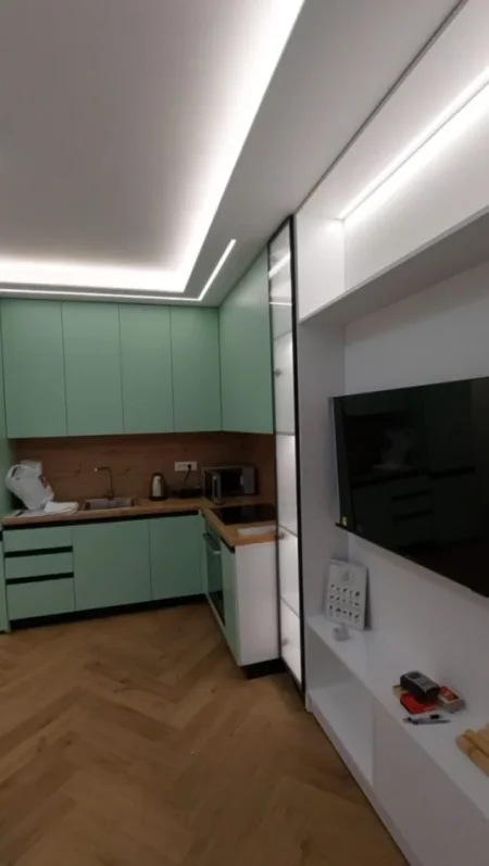 Tirane, jepet me qera apartament 1+1 Kati 1, 55 m² 500 € (Rruga 5 Maji)