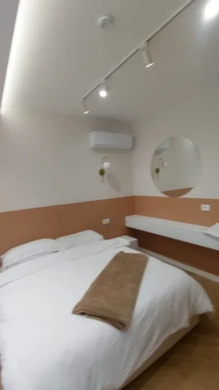 Tirane, jepet me qera apartament 1+1 Kati 1, 55 m² 500 € (Rruga 5 Maji)
