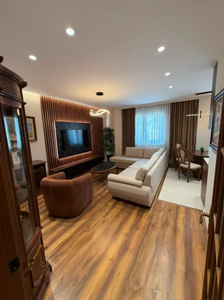 Tirane, shitet apartament 2+1+Aneks+Ballkon Kati 4, 102 m² 242.000 € (zogu i zi)