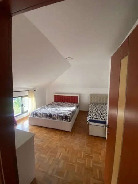 Tirane, jepet me qera apartament 1+1 Kati 3, 50 m² 400 € (Rruga Selaudin Zorba)