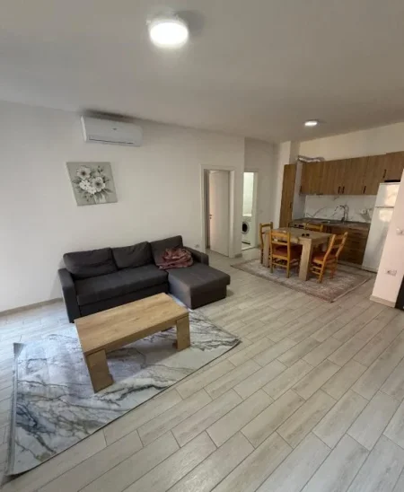 Tirane, jepet me qera apartament 1+1 Kati 2, 65 m² 500 € (Rruga Sokrat Miho)
