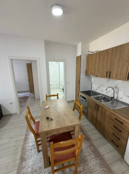 Tirane, jepet me qera apartament 1+1 Kati 2, 65 m² 500 € (Rruga Sokrat Miho)