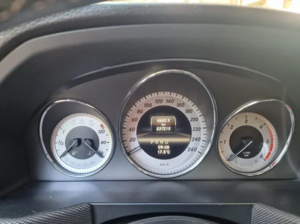 Durres, shitet SUV Mercedes Benz Nafte, e zeze automatik Kondicioner 237.216 km 10000 €