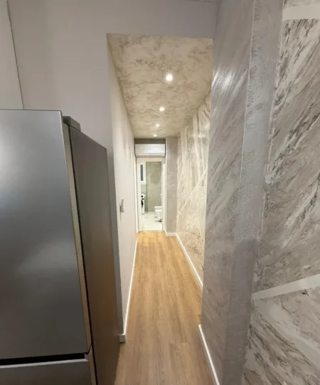 Tirane, jepet me qera apartament 1+1 Kati 1, 50 m² 450 € (Poligrafiku)