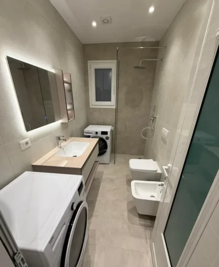Tirane, jepet me qera apartament 1+1 Kati 1, 50 m² 450 € (Poligrafiku)