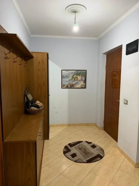 Tirane, shes apartament 1+1+Ballkon Kati 5, 47 m² 100.000 € (Bërryli)