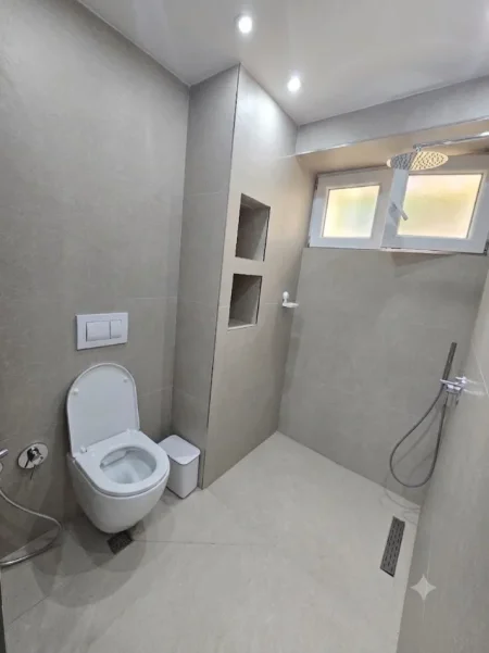 SHITET: 2+1 📍 Brryl - Buze Rruge Kryesore || 🔥50,000€ Investime🔥 - 188,000€ - K.2 - SP.76m² || Investuar Totalisht - Akses i menjehershem ne Qender