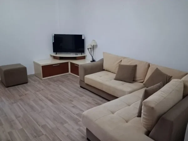 Tirane, jepet me qera apartament 1+1 Kati 6, 75 m² 600 € (Skanderbeg Square)