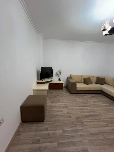 Tirane, jepet me qera apartament 1+1 Kati 6, 75 m² 600 € (Skanderbeg Square)