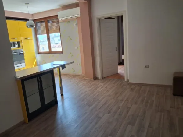 Tirane, jepet me qera apartament 1+1 Kati 6, 75 m² 600 € (Skanderbeg Square)