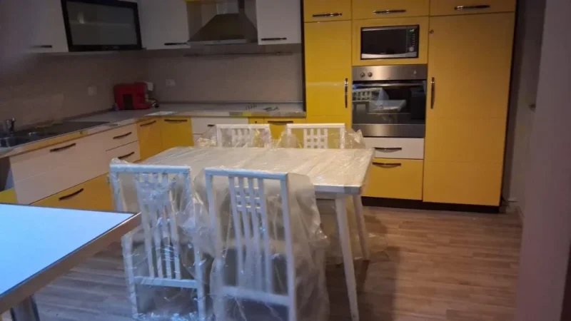 Tirane, jepet me qera apartament 1+1 Kati 6, 75 m² 600 € (Skanderbeg Square)