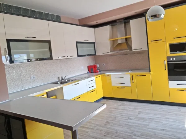 Tirane, jepet me qera apartament 1+1 Kati 6, 75 m² 600 € (Skanderbeg Square)