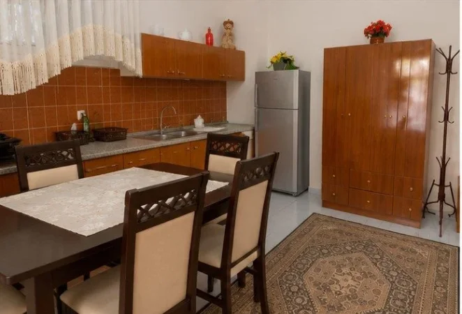 Tirane, jepet me qera apartament garsoniere Kati 1, 35 m² 300 € (Rruga Bardhyl)