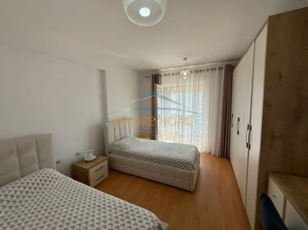 Tirane, jepet me qera apartament 2+1 Kati 9, 99 m² 650 € (Rruga 5 Maji, Tiranë)
