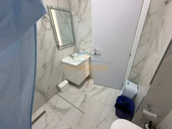 Tirane, jepet me qera apartament 2+1 Kati 9, 99 m² 650 € (Rruga 5 Maji, Tiranë)