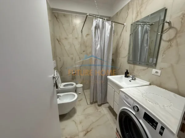 Tirane, jepet me qera apartament 2+1 Kati 9, 99 m² 650 € (Rruga 5 Maji, Tiranë)