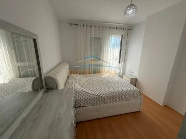 Tirane, jepet me qera apartament 2+1 Kati 9, 99 m² 650 € (Rruga 5 Maji, Tiranë)