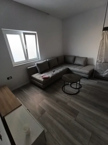 Tirane, jepet me qera apartament 2+1 Kati 1, 96 m² 550 € (PORCELANI)