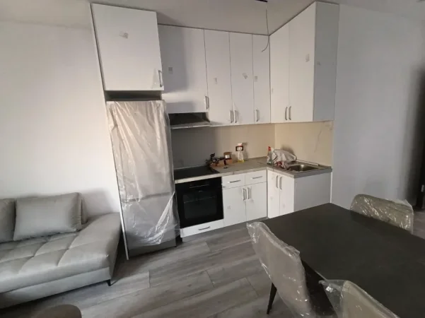 Tirane, jepet me qera apartament 2+1 Kati 1, 96 m² 550 € (PORCELANI)