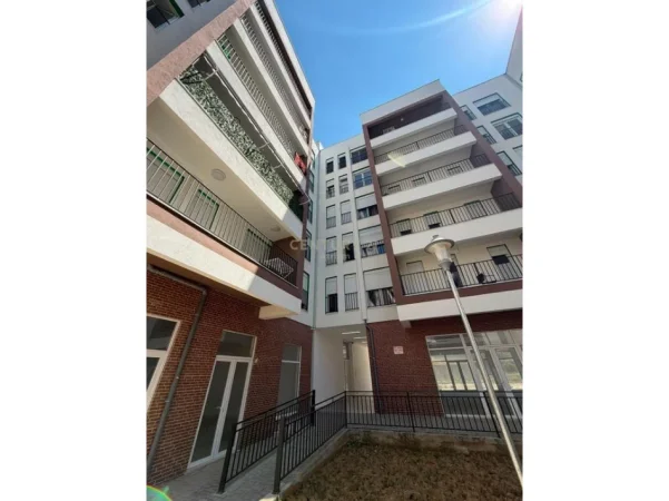 Tirane, shes apartament 3+1+Aneks+Ballkon Kati 2, 133 m² 172.900 € 