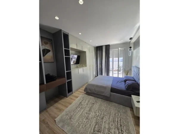 Tirane, shes apartament+verande | Penthouse 3+1+Aneks+Ballkon Kati 4, 207 m² 340.000 € 