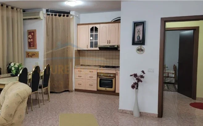 Tirane, jepet me qera apartament 2+1+2, Kati 8, 109 m² 900 € (Bllok)