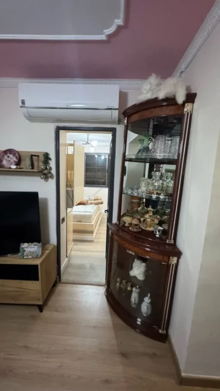 Tirane, jepet me qera apartament 2+1 Kati 1, 85 m² 500 € (Shkolla Bashkuar)