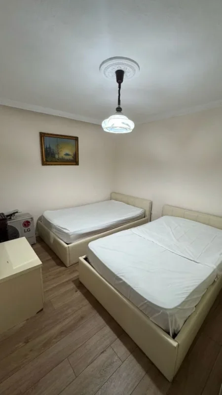 Tirane, jepet me qera apartament 2+1 Kati 1, 85 m² 500 € (Shkolla Bashkuar)