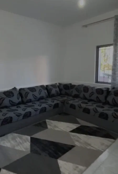 Tirane, jepet me qera apartament 2+1 Kati 1, 242 m² 330 € (Paskuqan)