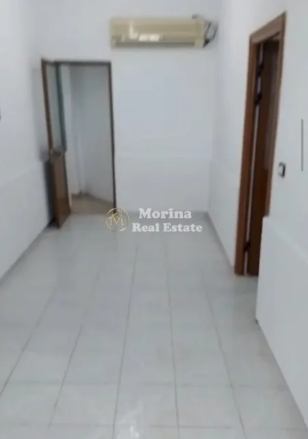 Tirane, jepet me qera apartament 2+1 Kati 1, 242 m² 330 € (Paskuqan)