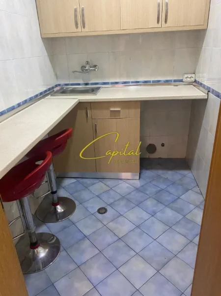 Tirane, jepet me qera ambjent biznesi Kati 0, 110 m² 1.000 € (ISH BLLOKU)