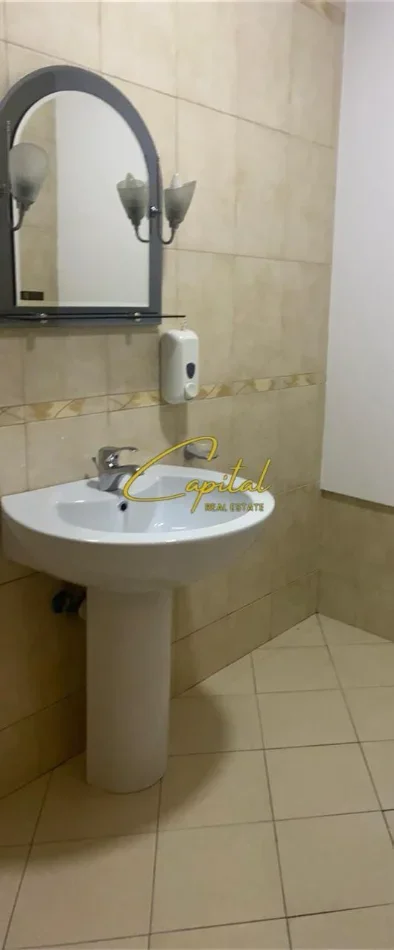 Tirane, jepet me qera ambjent biznesi Kati 0, 110 m² 1.000 € (ISH BLLOKU)