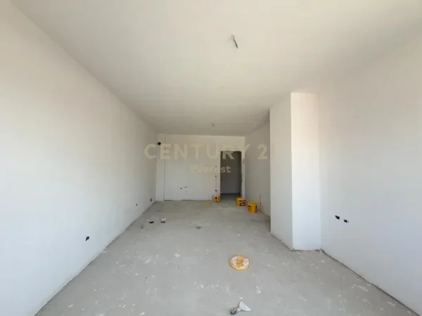 Tirane, shitet apartament 2+1 Kati 1, 122 m² 125.000 € (Kamez everest146498)