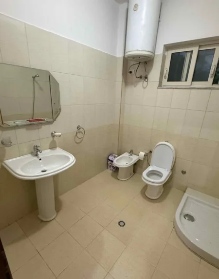 Tirane, jepet me qera apartament 1+1 Kati 1, 70 m² 500 € (Rruga Pal Hasi)