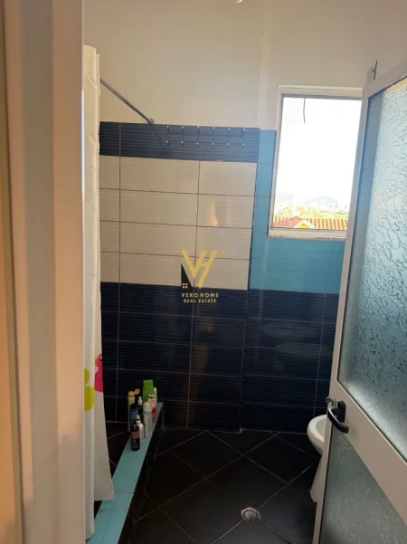 Tirane, jepet me qera apartament 2+1+Ballkon Kati 3, 104 m² 470 € (FRESKU)