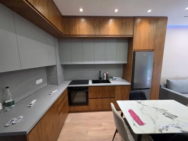 Tirane, jepet me qera apartament 1+1 Kati 3, 55 m² 600 € (Rruga 5 Maji)