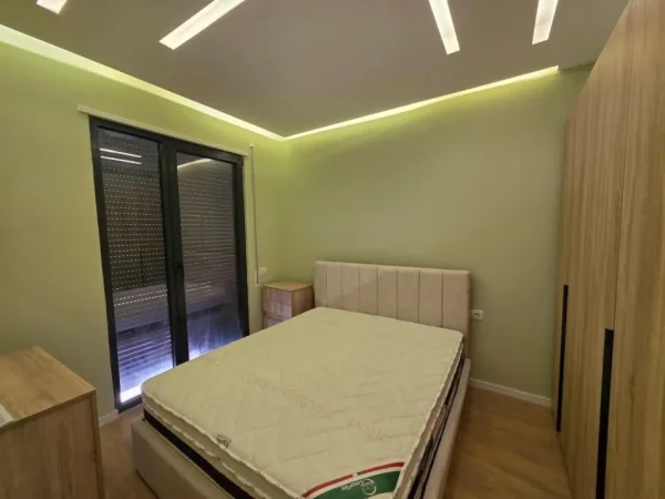 Tirane, jepet me qera apartament 1+1 Kati 3, 55 m² 600 € (Rruga 5 Maji)