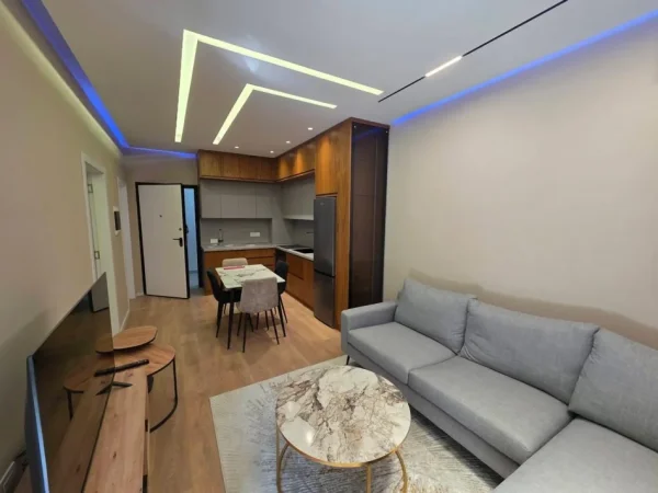 Tirane, jepet me qera apartament 1+1 Kati 3, 55 m² 600 € (Rruga 5 Maji)
