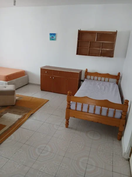 Tirane, jepet me qera apartament 1+1+Ballkon Kati 5, 75 m² 600 € (Vasil Shanto)