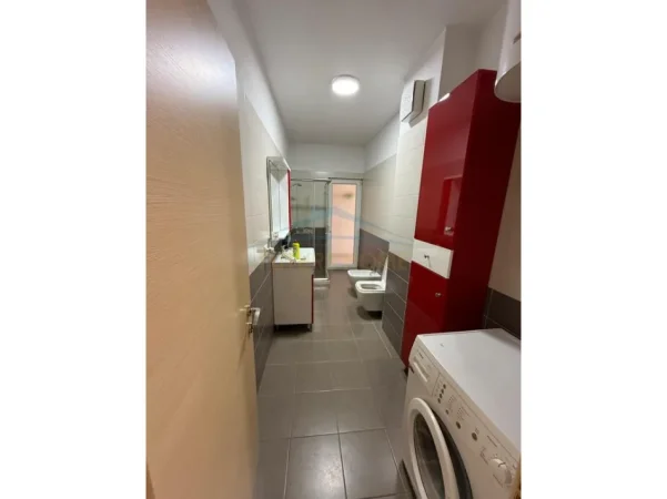 Tirane, jepet me qera apartament 3+1+Ballkon Kati 1, 113 m² 760 € (Ferit Xhajko)