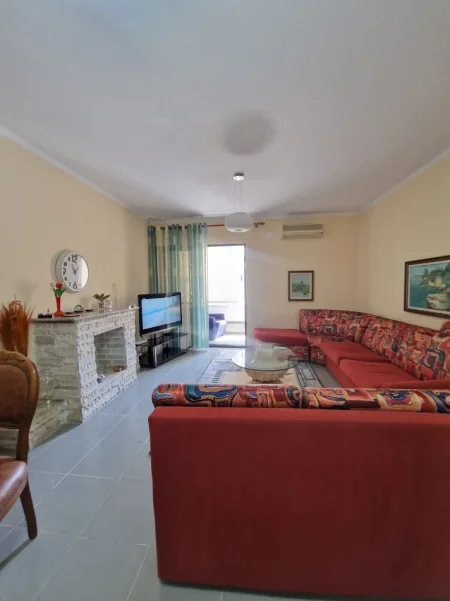 Tirane, jepet me qera apartament 2+1 Kati 4, 90 m² 950 € (Rruga Kosovareve)