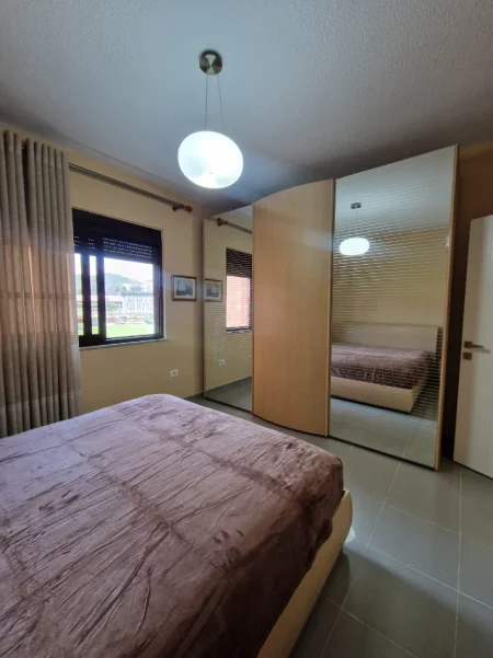 Tirane, jepet me qera apartament 2+1 Kati 4, 90 m² 950 € (Rruga Kosovareve)