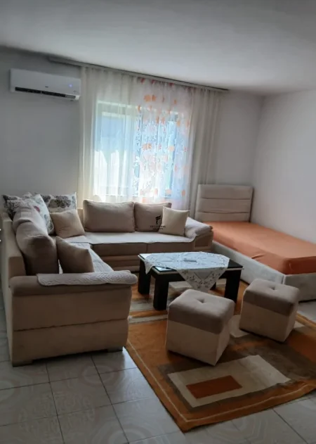 Tirane, jepet me qera apartament 1+1 Kati 5, 70 m² 600 € (VASIL SHANTO)