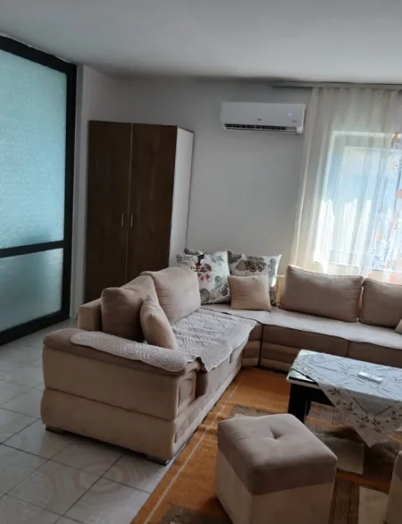 Tirane, jepet me qera apartament 1+1 Kati 5, 70 m² 600 € (VASIL SHANTO)